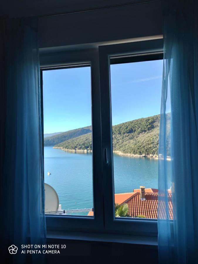 Apartment Noemi With A Direct Beach View ラバック エクステリア 写真