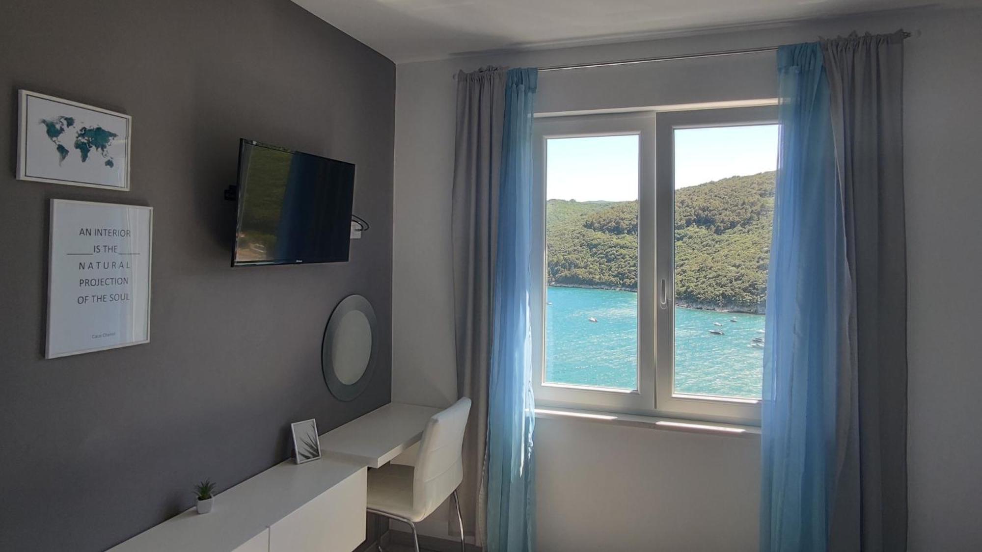 Apartment Noemi With A Direct Beach View ラバック 部屋 写真