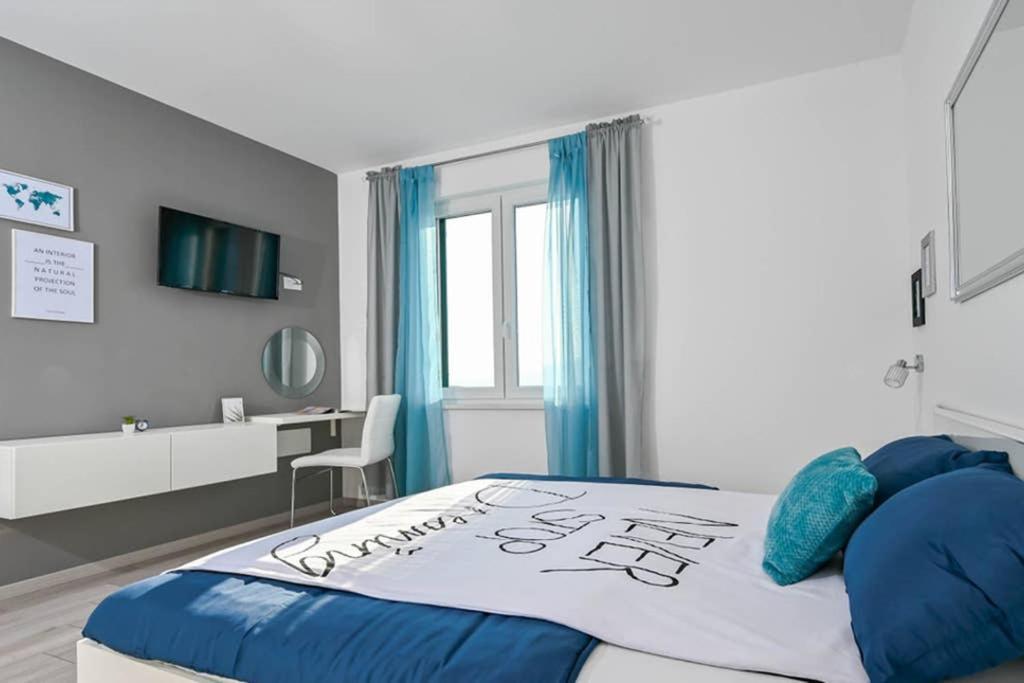 Apartment Noemi With A Direct Beach View ラバック エクステリア 写真