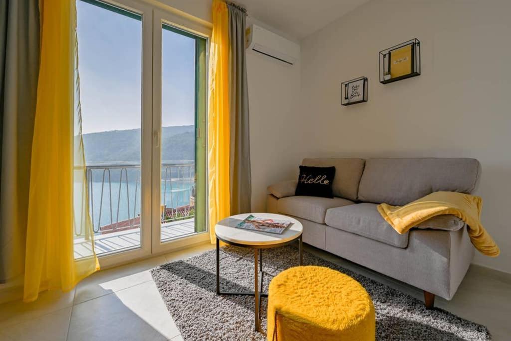 Apartment Noemi With A Direct Beach View ラバック エクステリア 写真