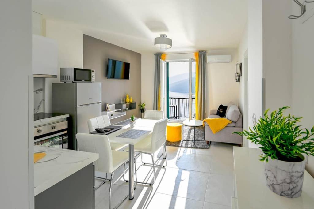 Apartment Noemi With A Direct Beach View ラバック エクステリア 写真