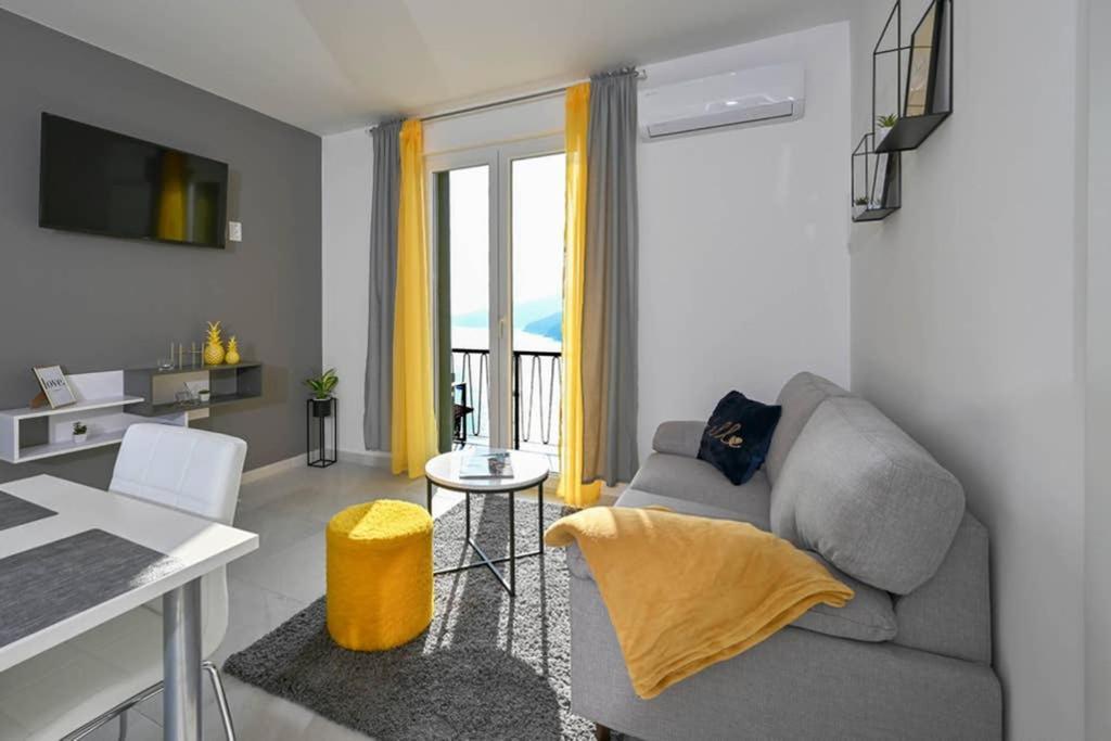 Apartment Noemi With A Direct Beach View ラバック エクステリア 写真